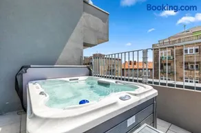 LAM Pink - JACUZZI - AC - PS4 - Image 1