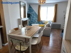 Grand appartement de ville avec 2 places de parking privées intérieur - Image 2