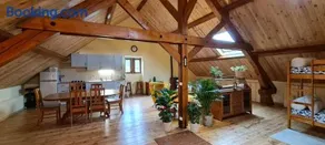 Loft mansardé du train jaune avec vue sur les montagnes - Image 3