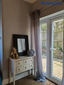 Easy too stay Molyneux Park road - Image 4