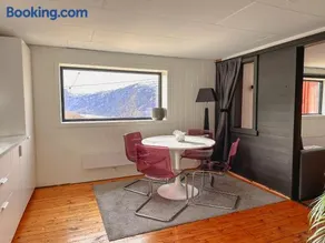 Peaceful Fjord Hideaway close to Geiranger, Trollstigen and Ålesund - Image 2