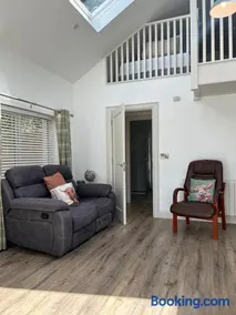 Sèid Bò - Sleeps 6 -Private 6 Person wood burning HotTub - Image 2