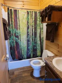 Redwood Chalet Cottage - Image 2