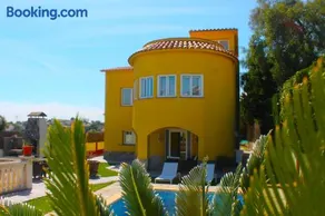 House with Pool and Sea Views - Image 2