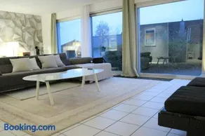 LIVING .... Bungalow mit großem Garten . - Image 3