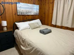 Lakefront Lake Erie with Amazing sunset Views 3BR Pet Friendly 1 HR from Hamilton and Niagara - Image 3
