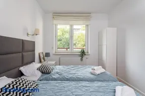 Superb Czerska Family Apartment With Parking - Image 2