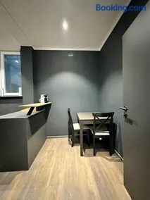 Stilvolle und moderne Wohnung - Image 3