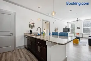 Overlook 2103 I Luxury Redefined I Free Parking - Image 1