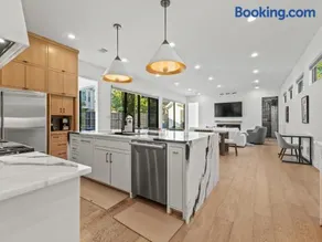 Stunning Modern Farmhouse with Pool - Image 2