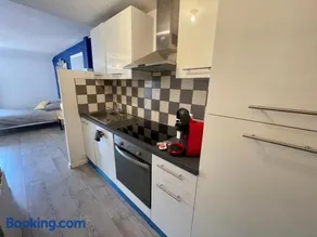 Studio Hyper-centre Moissac 30 m2 Calme Cour int vélos logement entier - Image 3