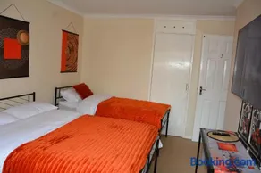 Whole Home with 4 bedrooms, Full Kitchen, 55"TVs and WiFi - Image 3