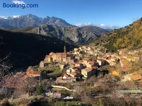 Charmant F2 dans joli village Corse - Image 1