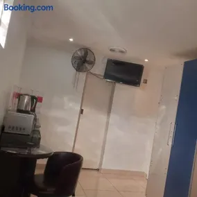 Sunshine Guest House - Image 4