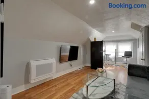 Spacious and Comfortable 1 Bed 25 km from Gillette - Image 1