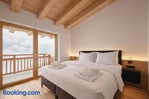 SKYLINE Chalet - Two-Level Penthouse with Private Whirlpool - Image 2