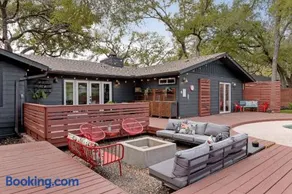 Luxury South Austin Estate with Pool and Guest House - Image 4
