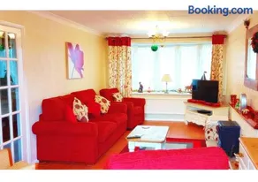 Stunning Holiday Cottage nr Skegness in Sunny Chapel St Leonards Just mins from the Beach & Attractions - Perfect for Couples & Family's who love to Relax but want Exciting Adventures nearby! Large Pet Friendly garden! - Image 2