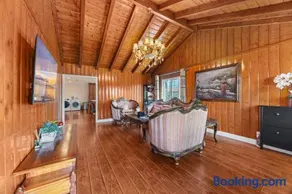 Beautiful 4-bedroom home, Comfortable, stylish and spacious - Image 4
