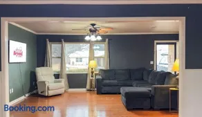 The Spacious Avocado 4 Bed, 2 Bath - Image 1