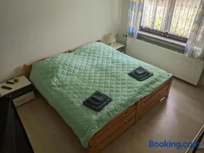 Apartamento apta para familias con terraza, barbacoa y jardín | Vistas a la montaña - Image 3