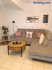 Seaside Breeze Apartment - Image 1