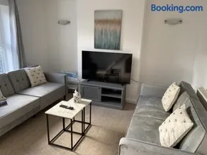 Charming 3 bedroom flint cottage - Image 3