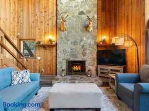 Serene Lakeside Cottage Retreat - Image 1