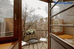 Sunny Apartment in the Art Nouveau District with Balcony - Image 3
