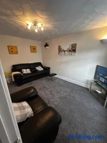 Wessex Stays - Spacious 1 Bedroom Property - Image 3