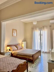 Holiday Village House - Image 3