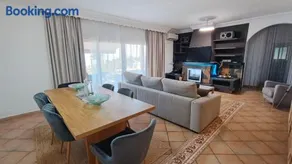 House - Sleeps 8 - Hot Tub - Beach Access - Image 1