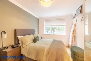 Cosy 1BR -Ascot Racecourse - Parking - By Tempstay - Image 1