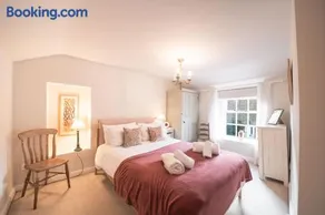 Host & Stay - White House - Image 2