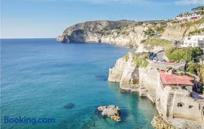 One-Bedroom Apartment In Santangelo Dischia - Image 3