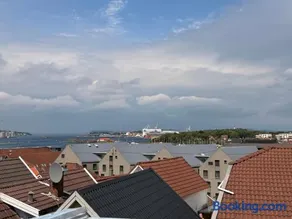 Cozy Attic Loft with City & Ocean Views - Image 2