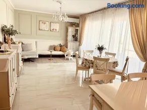 Maison Royale Luxurious Apartment - Image 3
