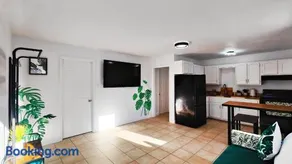 Fresh & Bright Private Suite - Image 3