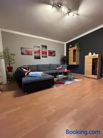 Große helle Ferienwohnung mit Balkon, ruhig gelegen mit guter Verkehrsanbindung - Image 2