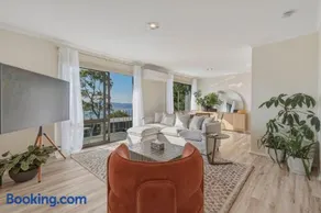 Mount Nelson Lookout - 2 Bed House & Swimming Pool - Image 3