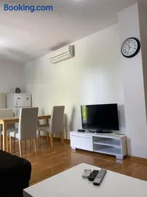 Apartment 28 - Image 2