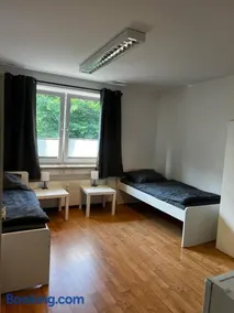 2 BR Apartment, 5 Singlebeds, near A7 Autobahn, Free Parking, Henstedt-Ulzburg - Image 3