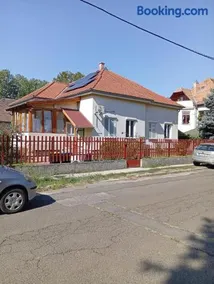 Cozy Homestay with Garden and FreeParking - Image 1