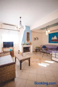 Villa Sapphire BeachFront Eretria - Image 2