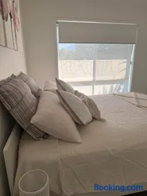 Tranquil Retreat - Your Own Room in a Peaceful Modern Shared House in Warner Lakes - Image 3