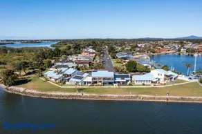 Peninsula Court 5- River Front- Stone Real Estate Yamba - Image 1