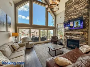 Slope Side Story: Ski-InSki-Out Luxury Home - Image 3