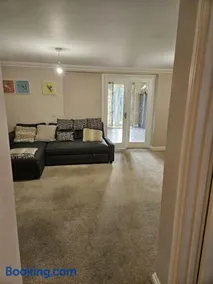 Large Bungalow to sleep up to 8 - Image 3