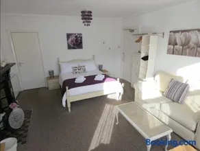 Rialto Holiday Apartments - Image 2
