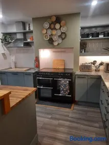 The Grantchester - Charming 20th Century Home - Image 3